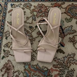 Size 9 nude heels - brand new
